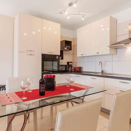 Apartment Dubravka Near The Sandy Beach เมดูลิน ภายนอก รูปภาพ
