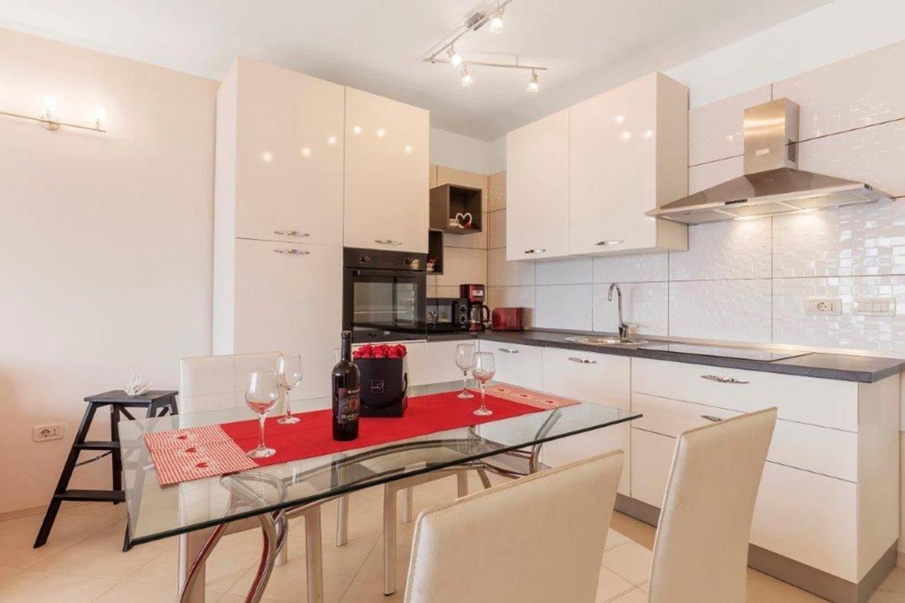Apartment Dubravka Near The Sandy Beach เมดูลิน ภายนอก รูปภาพ